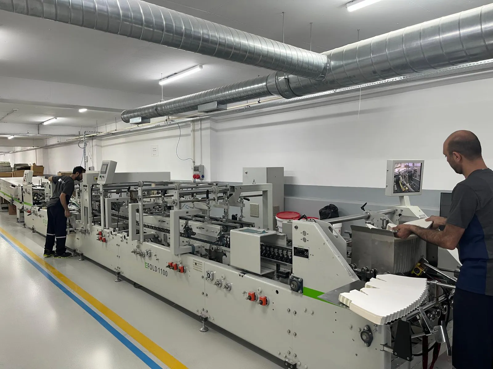 Efold 1100 Kutu Yapıştırma Üretim