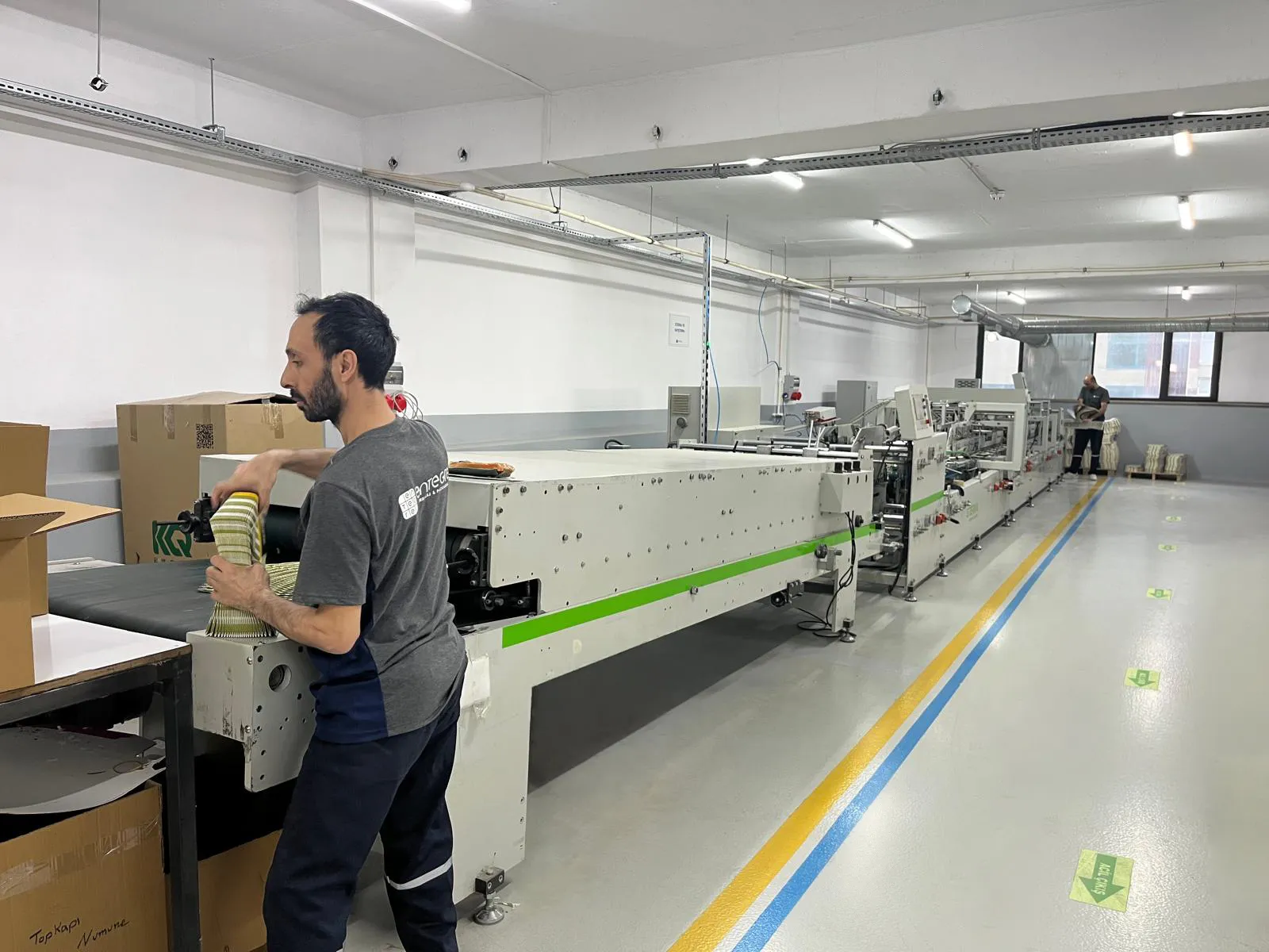 Eterna Yapıştırma Makinesi Yükleme